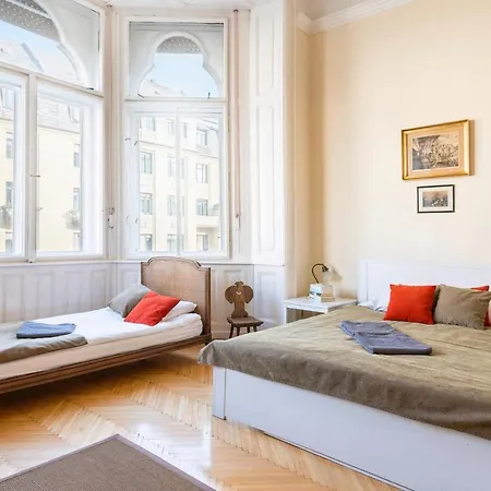 Stunning Spacious Art Nouveau Apart , Grand Piano בודפשט