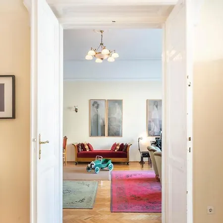 Stunning Spacious Art Nouveau Apart , Grand Piano * בודפשט