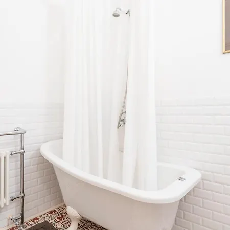 Stunning Spacious Art Nouveau Apart , Grand Piano דירה *