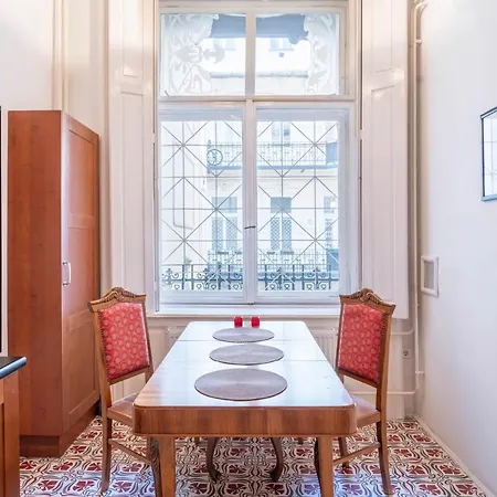 Stunning Spacious Art Nouveau Apart , Grand Piano בודפשט
