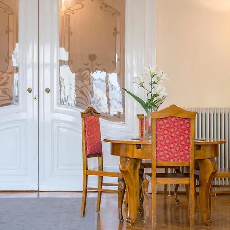 דירה Stunning Spacious Art Nouveau Apart , Grand Piano בודפשט