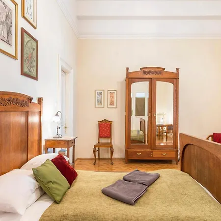Stunning Spacious Art Nouveau Apart , Grand Piano דירה