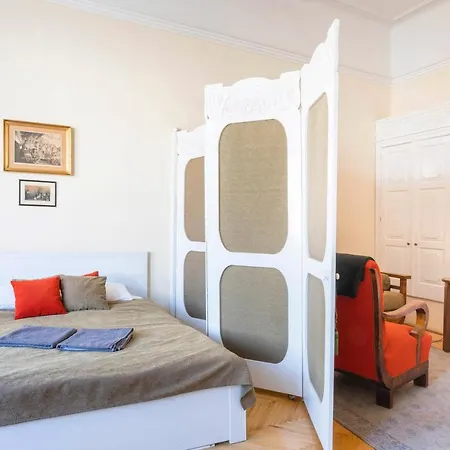 Stunning Spacious Art Nouveau Apart , Grand Piano Apartment Budapest